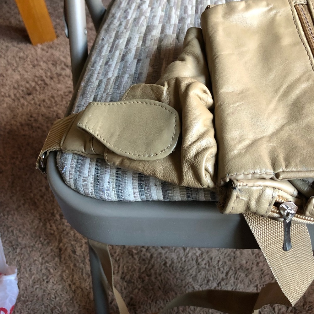 NWOT-Buxton Tan Leather Crossbody Leather Purse - Picture 7 of 8